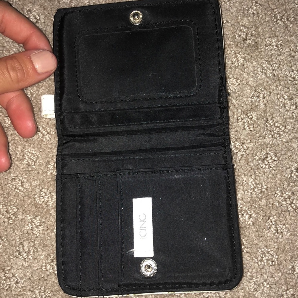 Arrow Patterned Wallet - Picture 3 of 6